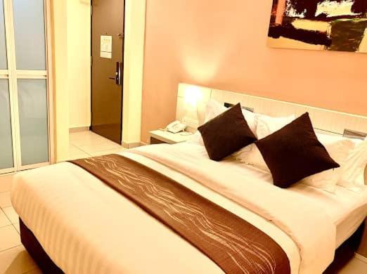 Kluang Riverview Hotel Buitenkant foto
