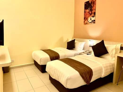 Kluang Riverview Hotel Buitenkant foto