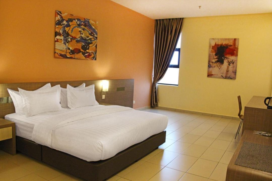 Kluang Riverview Hotel Buitenkant foto