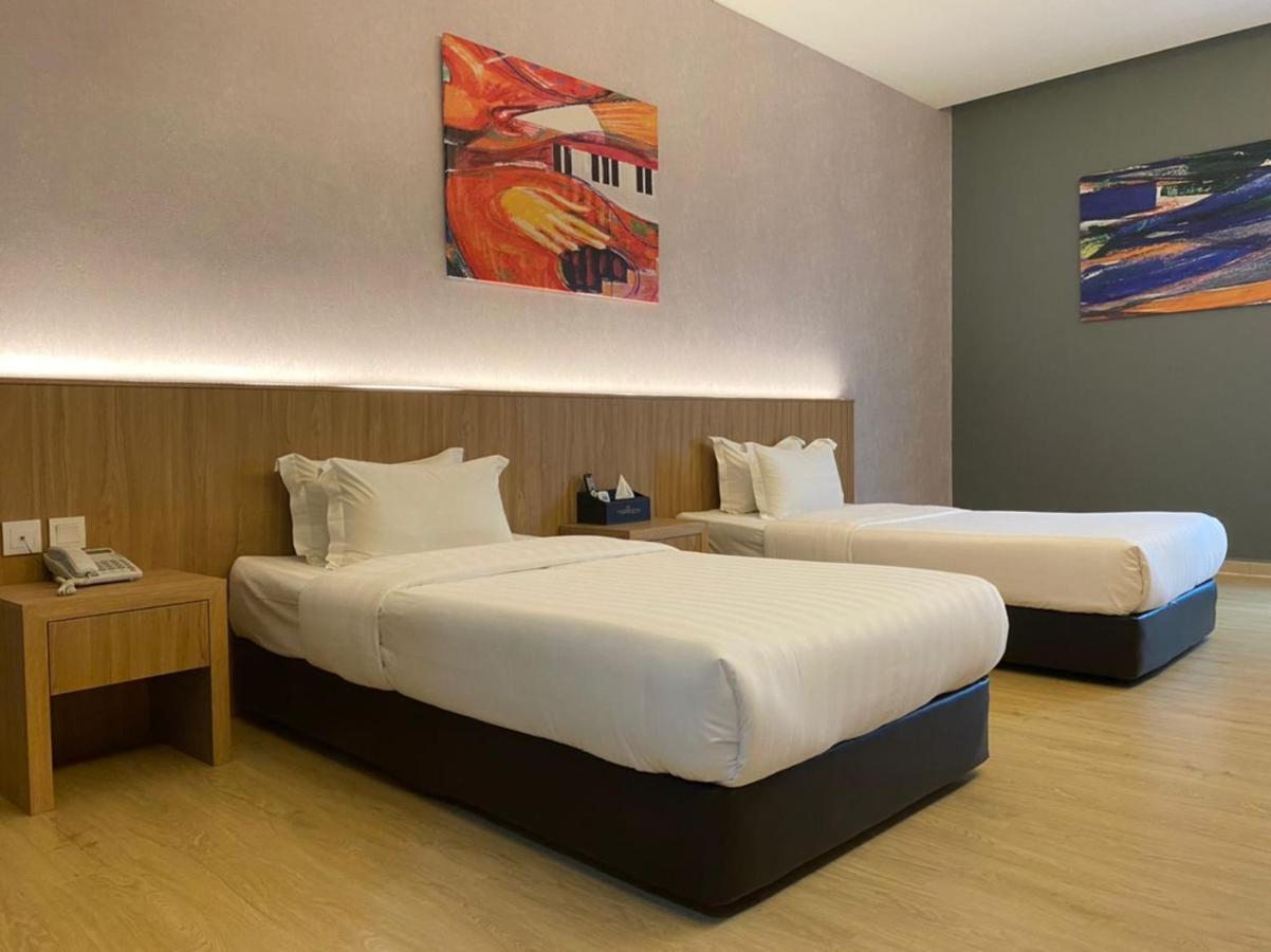 Kluang Riverview Hotel Buitenkant foto
